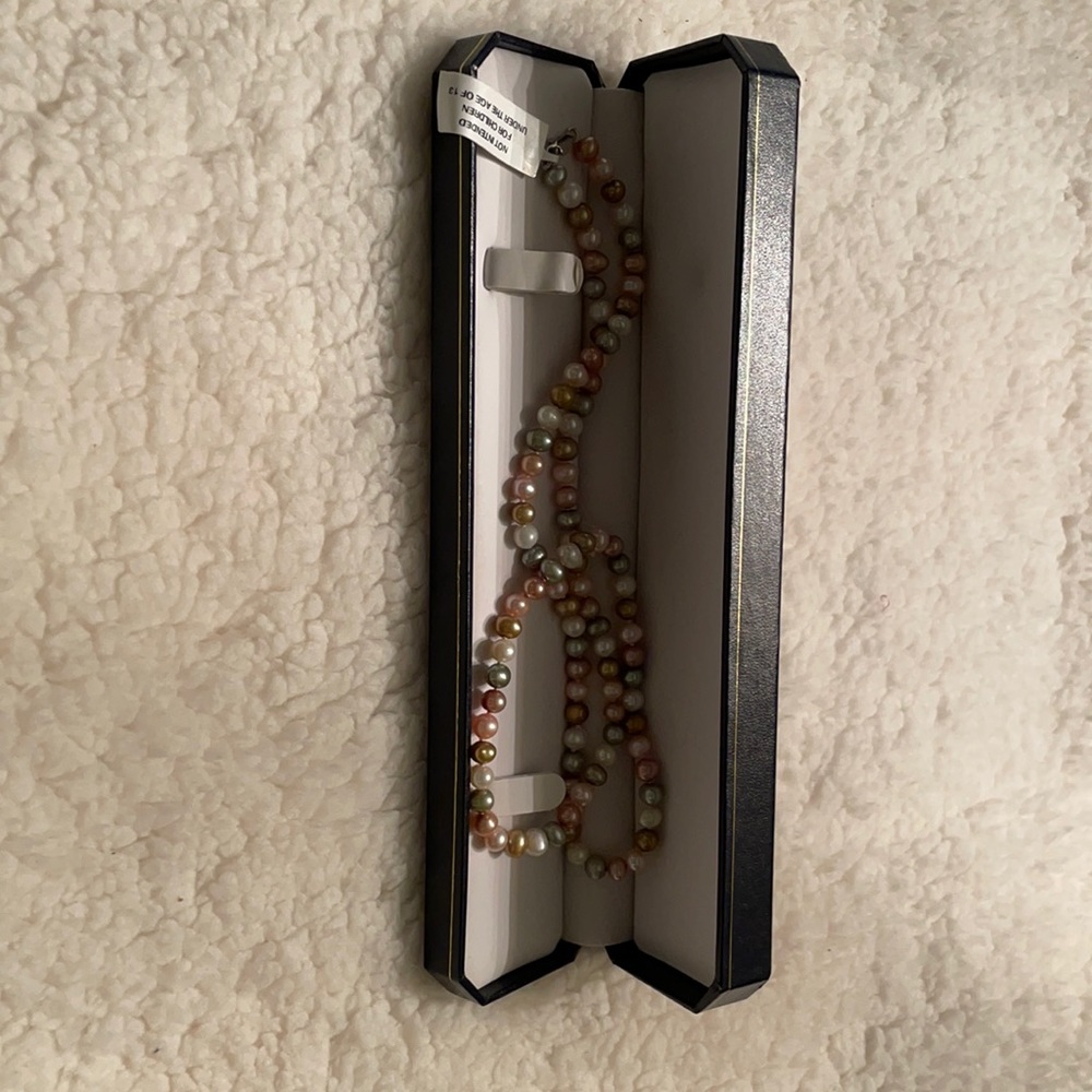 Multi-colored pearl necklace